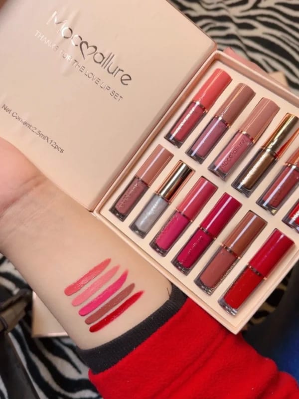 Summer Offer 40 % Off Matte Lip Gloss Set ( Pack of 12 ) Allow to open پارسل کھول کر چک کرے اس کے بعد پیمنٹ ادا کرے